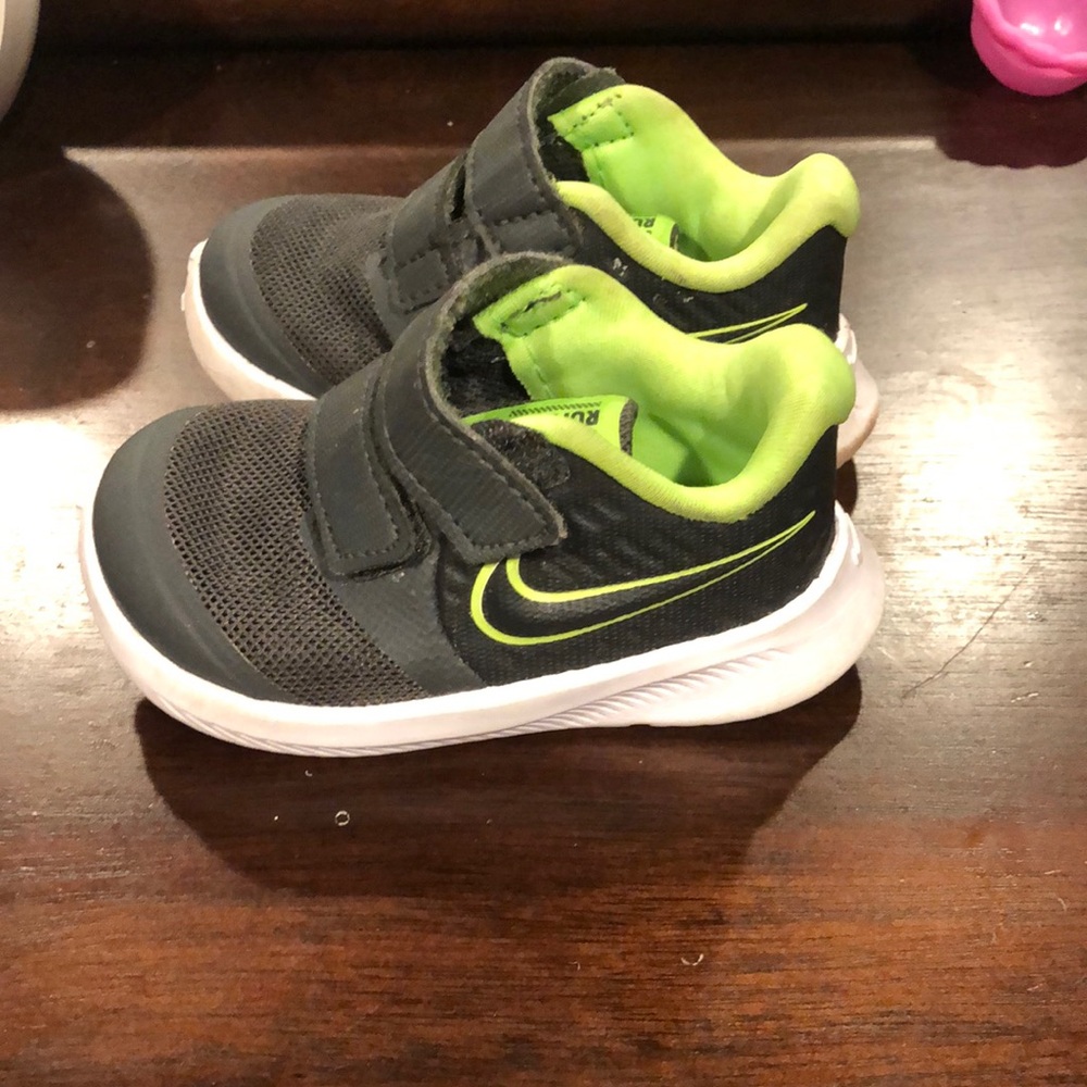 Nike Kids Black and Green Sneakers